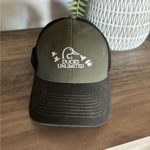 Ducks unlimited trucker style mesh back green and black hat